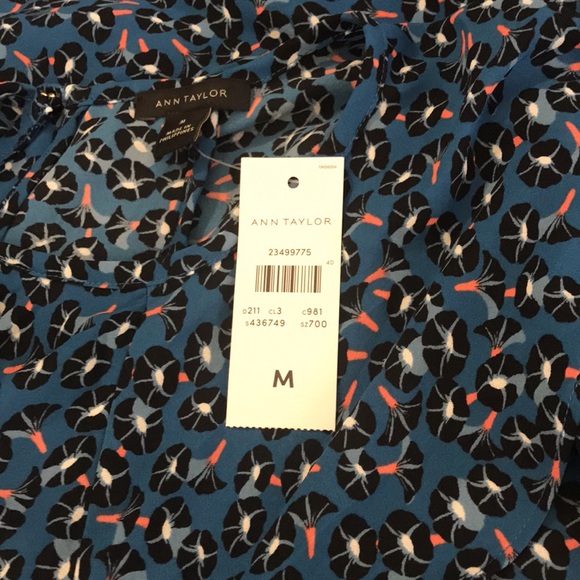 NWT Ann Taylor cold should ruffle blouse. Size M. - Picture 7 of 10